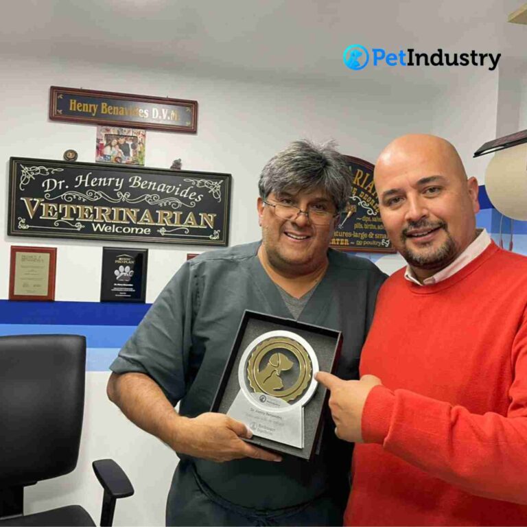 Dr. Henry Benavides Una Vida Dedicada a la Veterinaria y la Formación